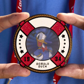 Donald Duck 90th Anniversary Lenticular 3" Collector Box Pin, Image 2